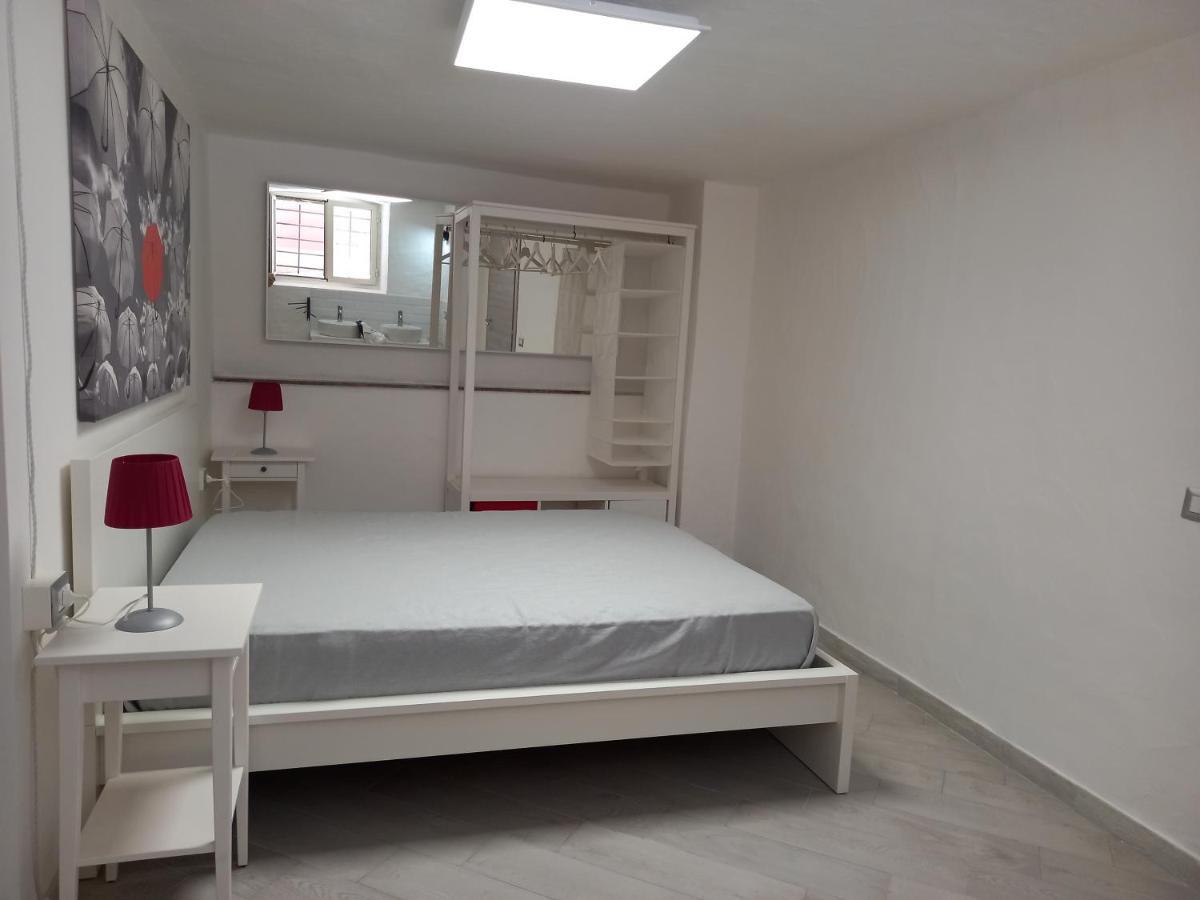 Ombrellorosso Apartment Cagliari Bagian luar foto