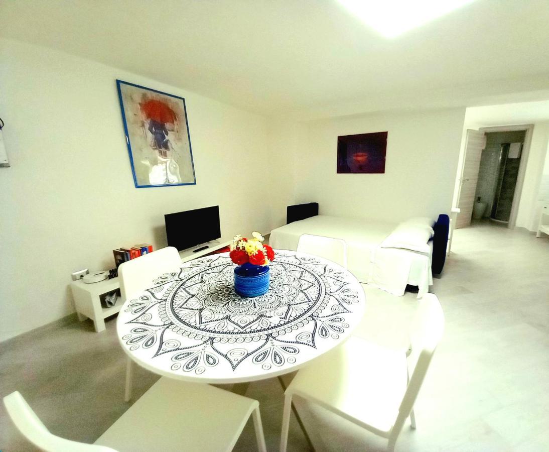 Ombrellorosso Apartment Cagliari Bagian luar foto